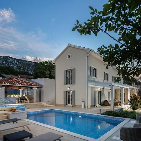 Вилла Nature Frangipane With Pool - Happy Drivenik