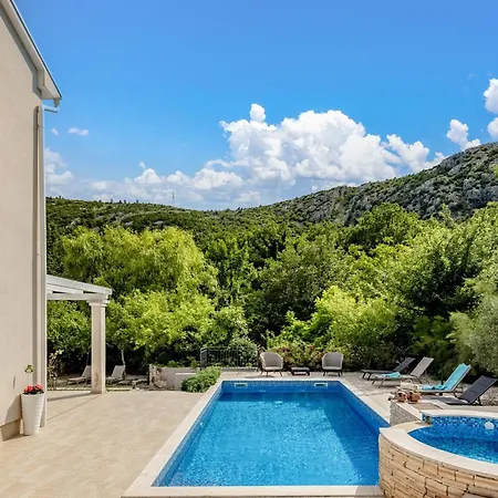 Nature Frangipane With Pool - Happy Villa