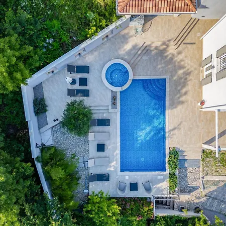 Willa Nature Frangipane With Pool - Happy