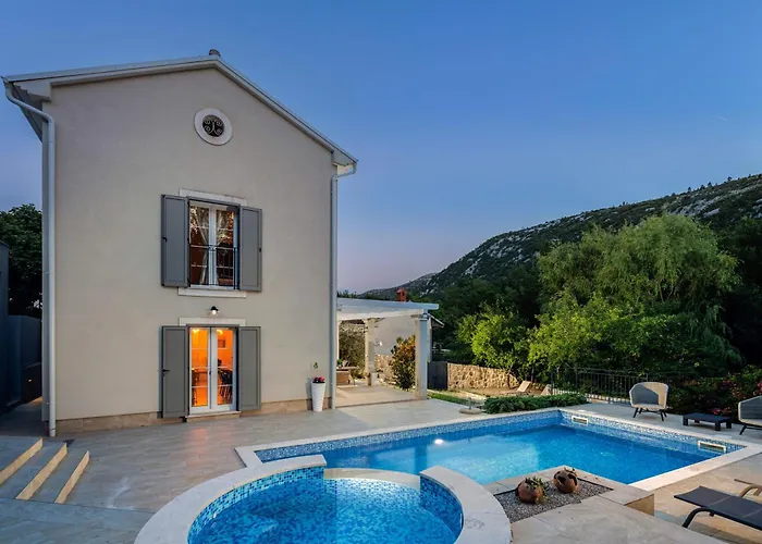 Villa Nature Frangipane With Pool - Happy Drivenik