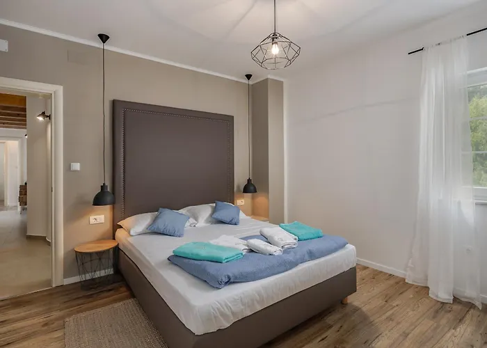 Nature Frangipane With Pool - Happy *