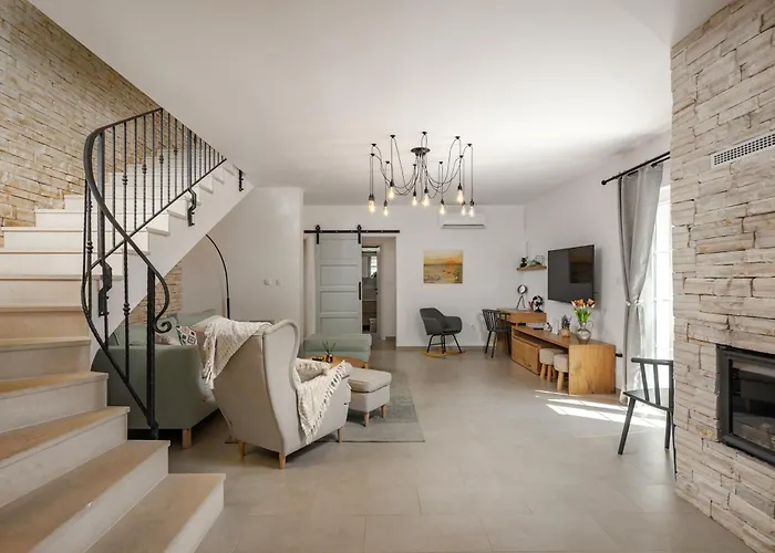 Willa Nature Frangipane With Pool - Happy