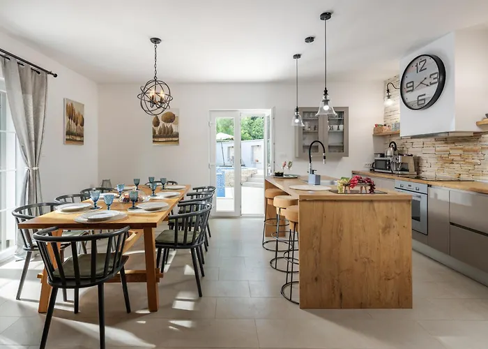 Nature Frangipane With Pool - Happy *