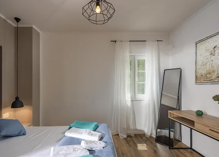 Willa Nature Frangipane With Pool - Happy