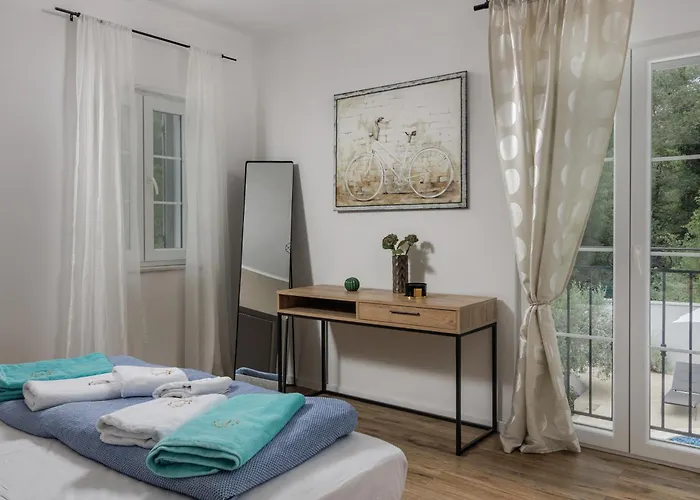 Nature Frangipane With Pool - Happy Drivenik