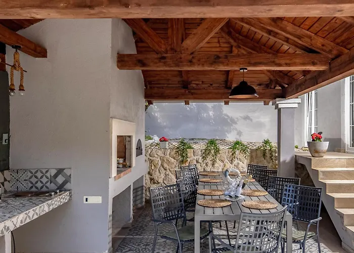 Willa Nature Frangipane With Pool - Happy