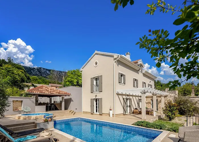 Villa Nature Frangipane With Pool - Happy Drivenik